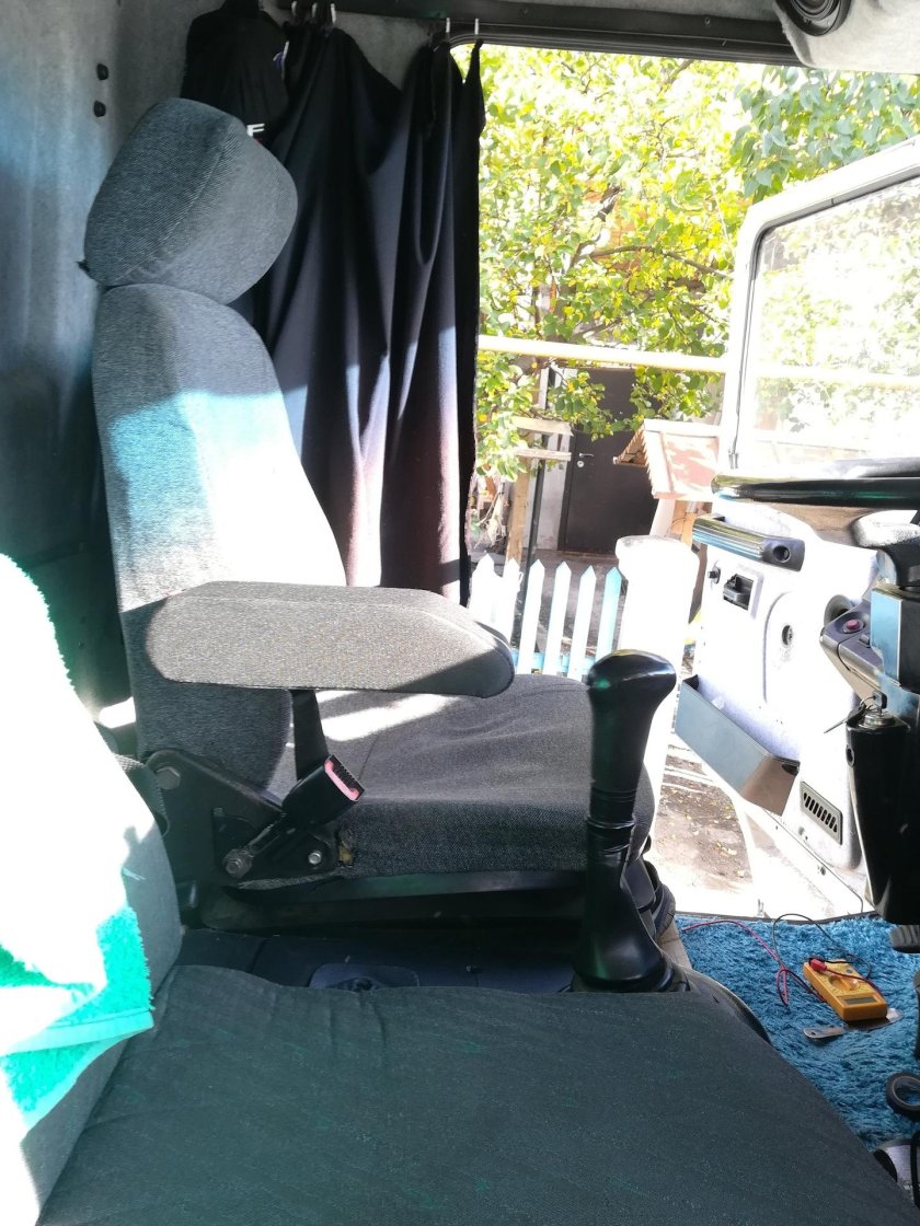 Подлокотник на сиденье на МАЗ 5440