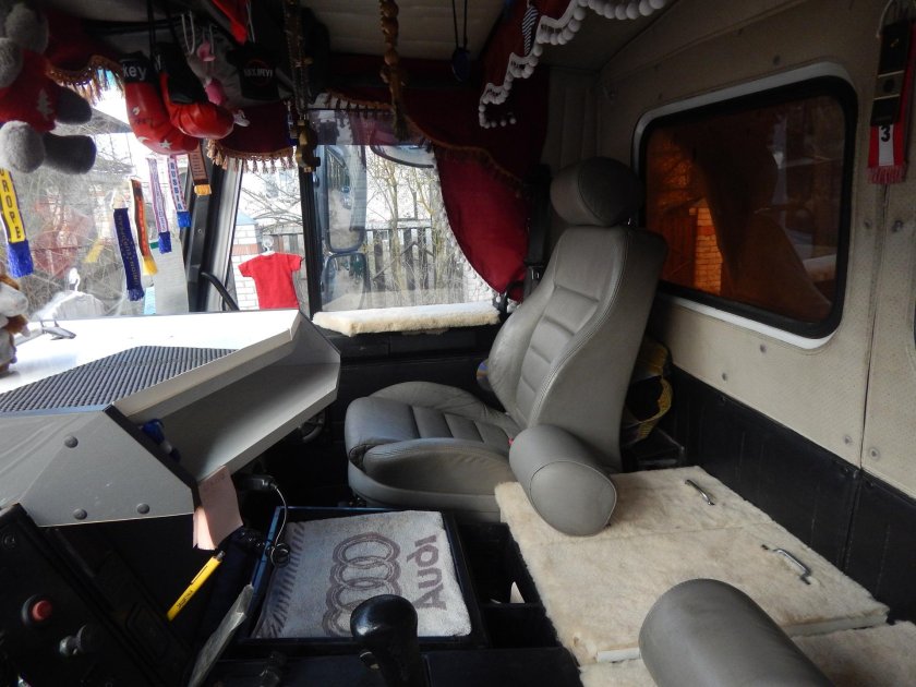 МАЗ 5440 салон кабины