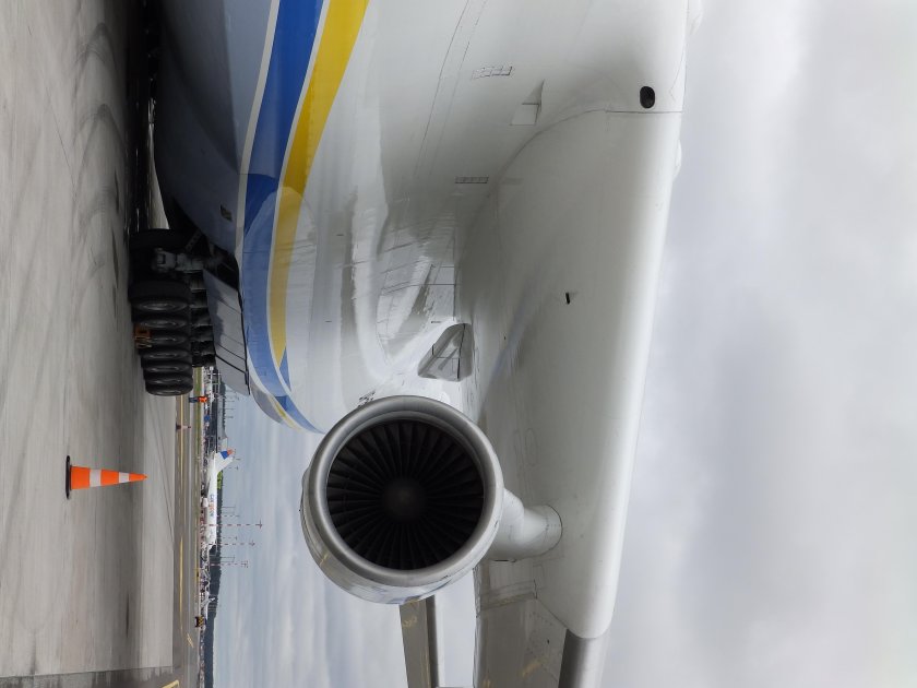 АН-225 Мрия кабина