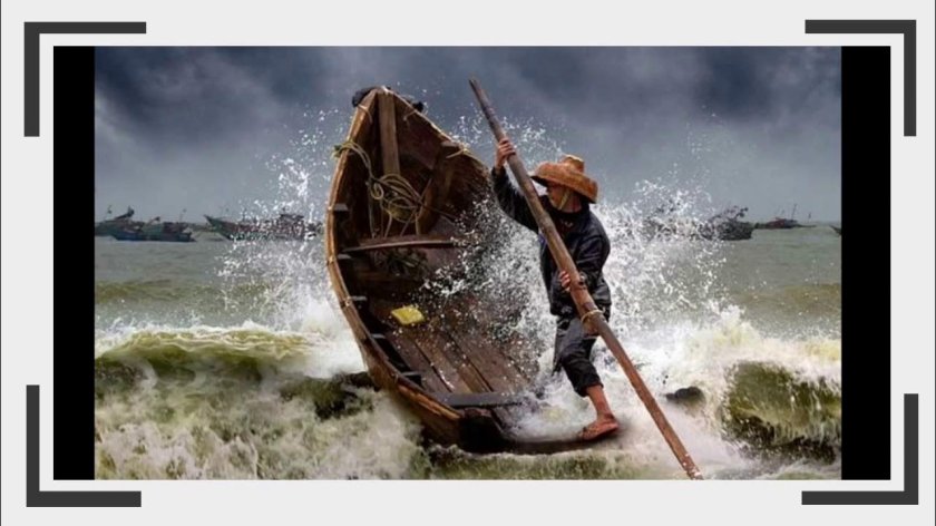 Лодка в шторм