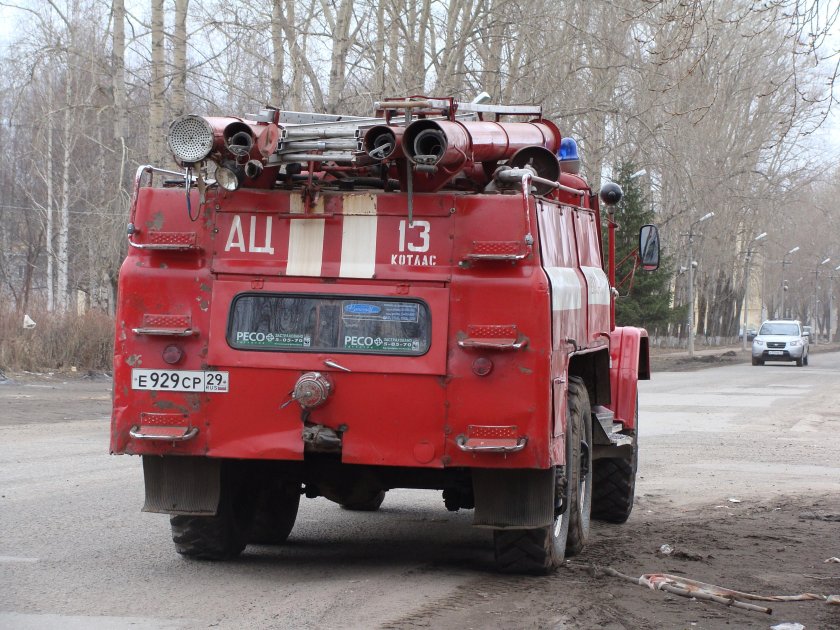 ЗИЛ 131 АЦ 40 сзади