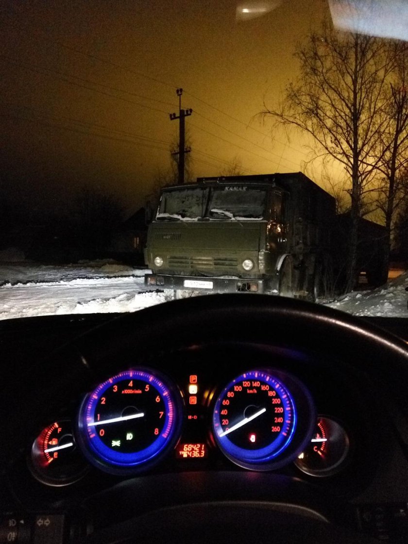 Мазда 3 салон ночью