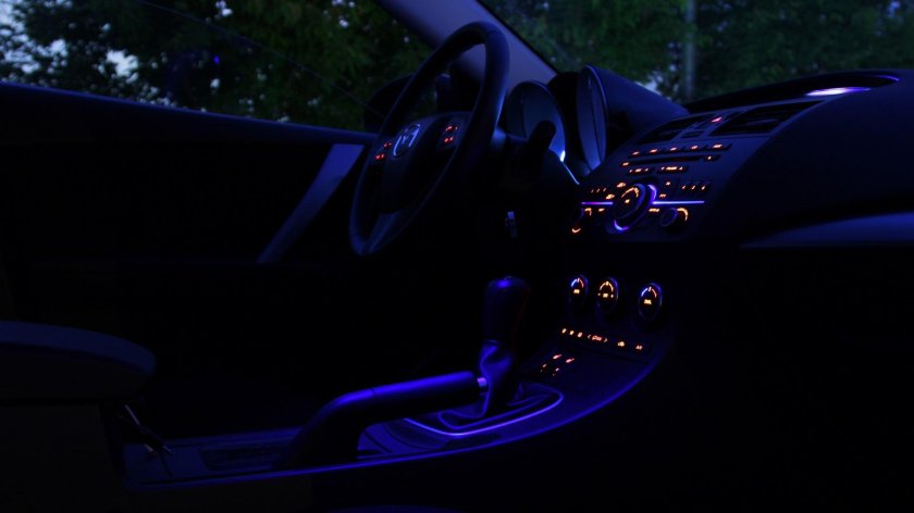 Мазда 3 2012 салон ночью