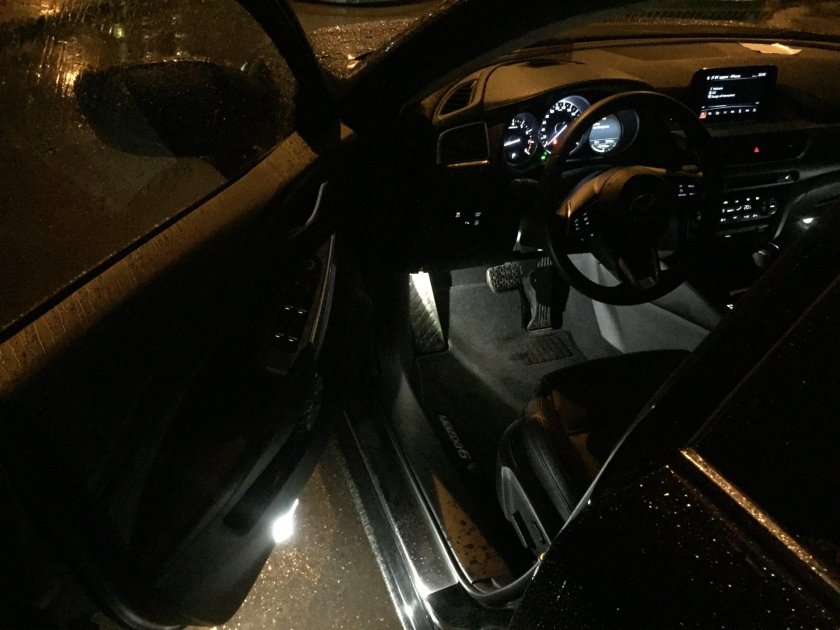 Мазда 6 салон ночью