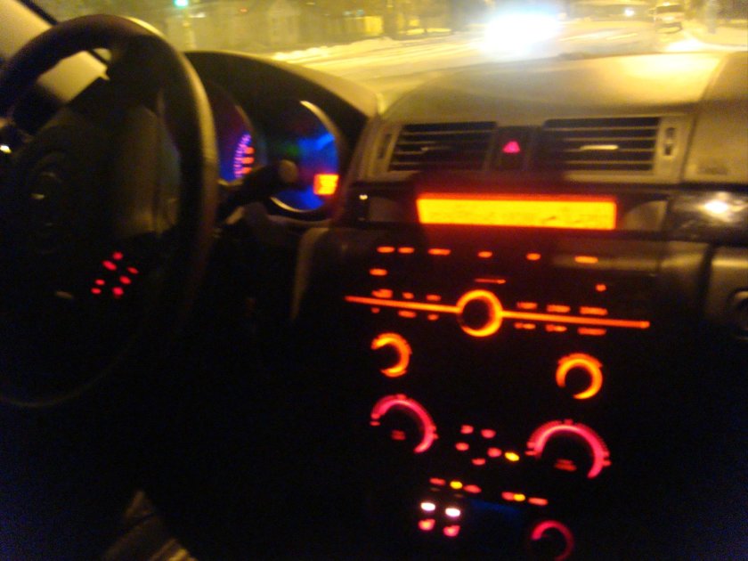 Мазда 3 БК 2008 салон ночью