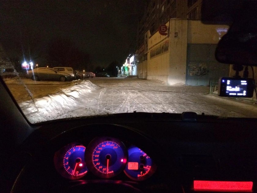 Мазда 3 ночью за рулем