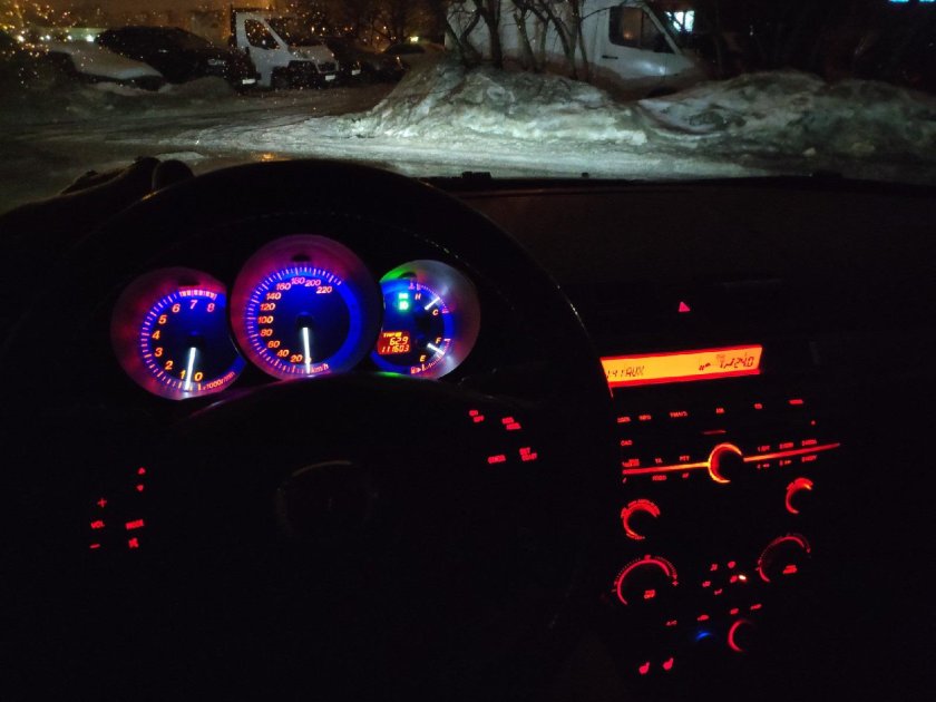 Мазда 3 хэтчбек 2008 салон ночью