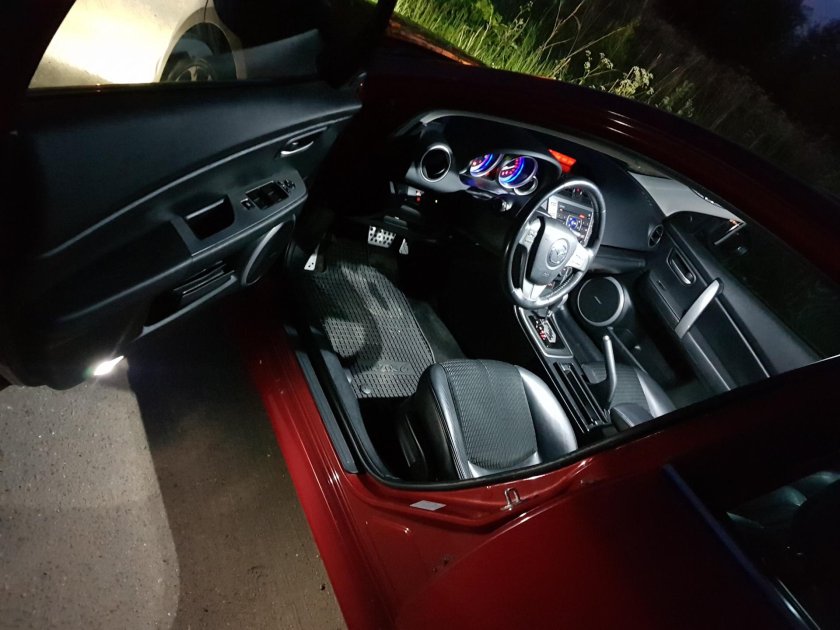 Мазда 6 красная салон