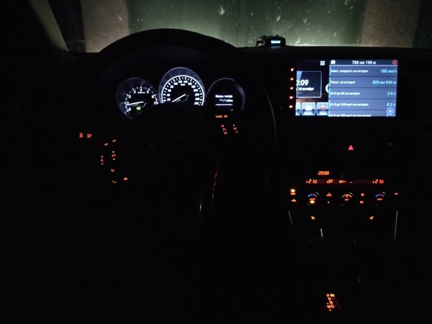 Салон Мазда сх5 ночью