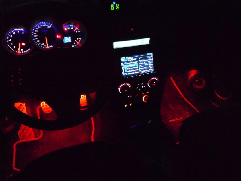 Мазда 3 МПС салон ночью