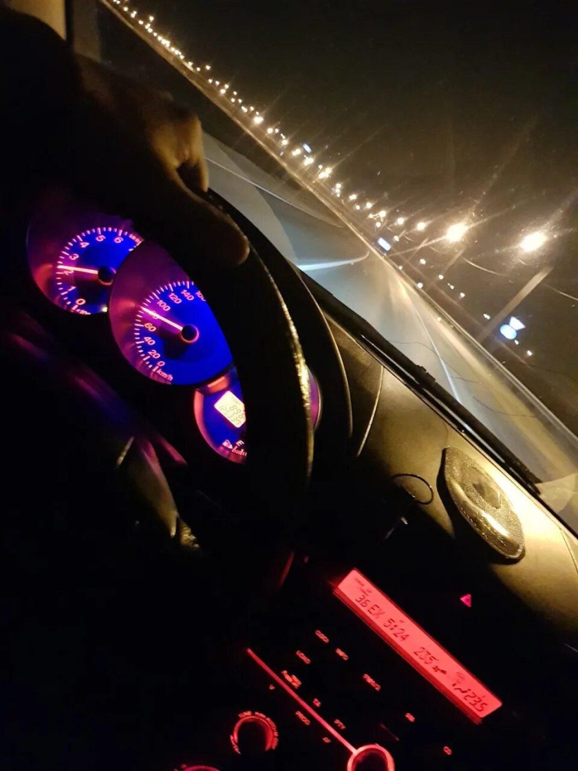 Мазда 3 ночью за рулем