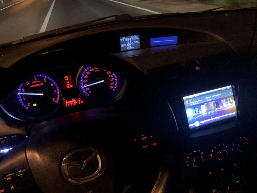 Мазда 3 2012 салон ночью