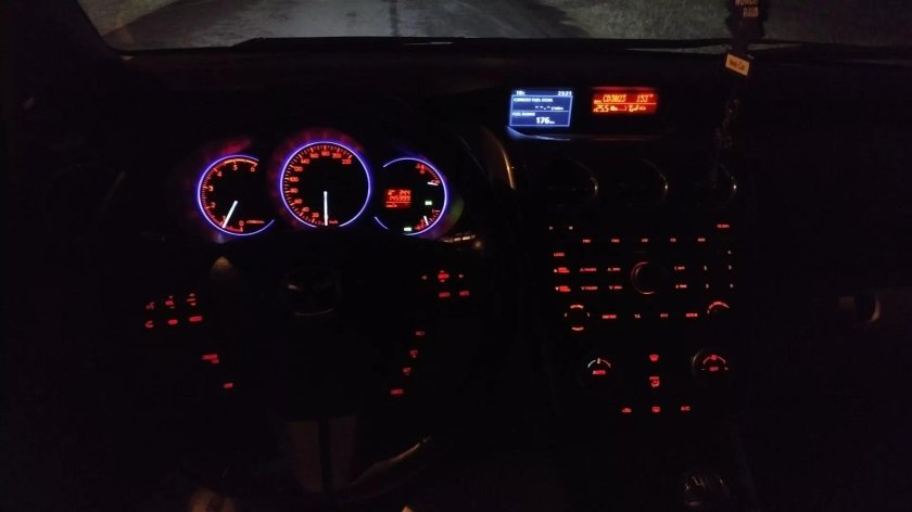 Mazda CX-7 панель приборов