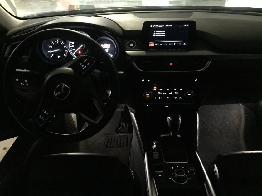 Мазда 6 салон ночью