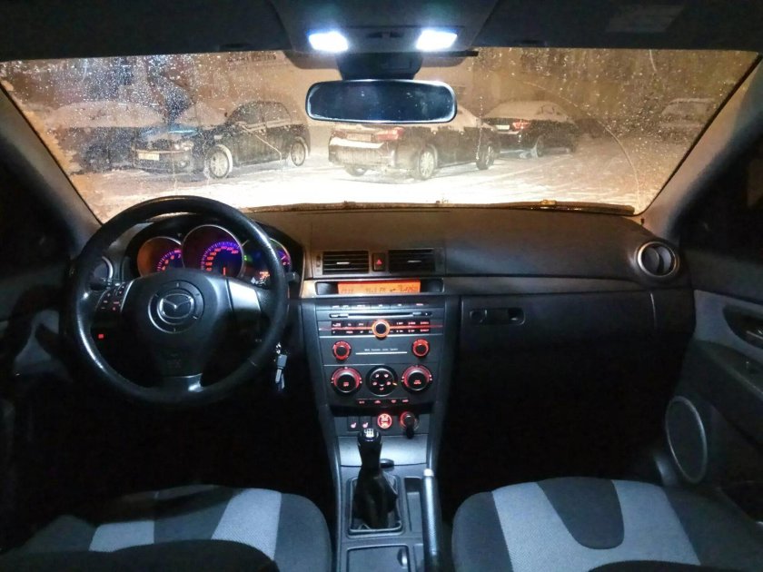 Мазда 3 2007 салон