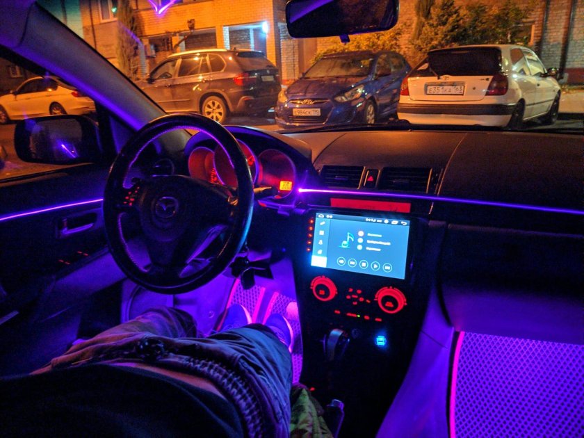 Мазда 3 подсветка салона