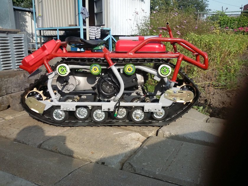 Гусеничный мотовездеход Jet Snow