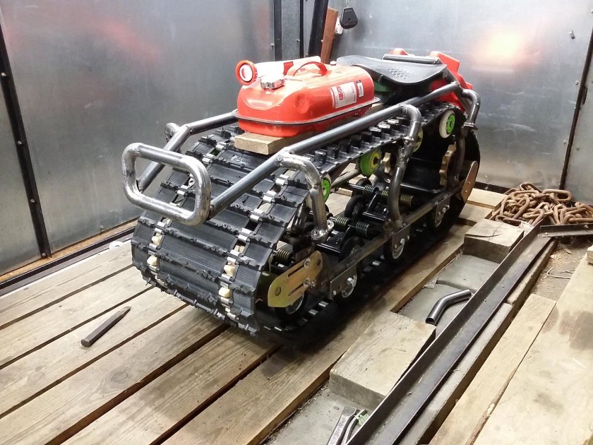 Гусеничный вездеход Быстросъёб