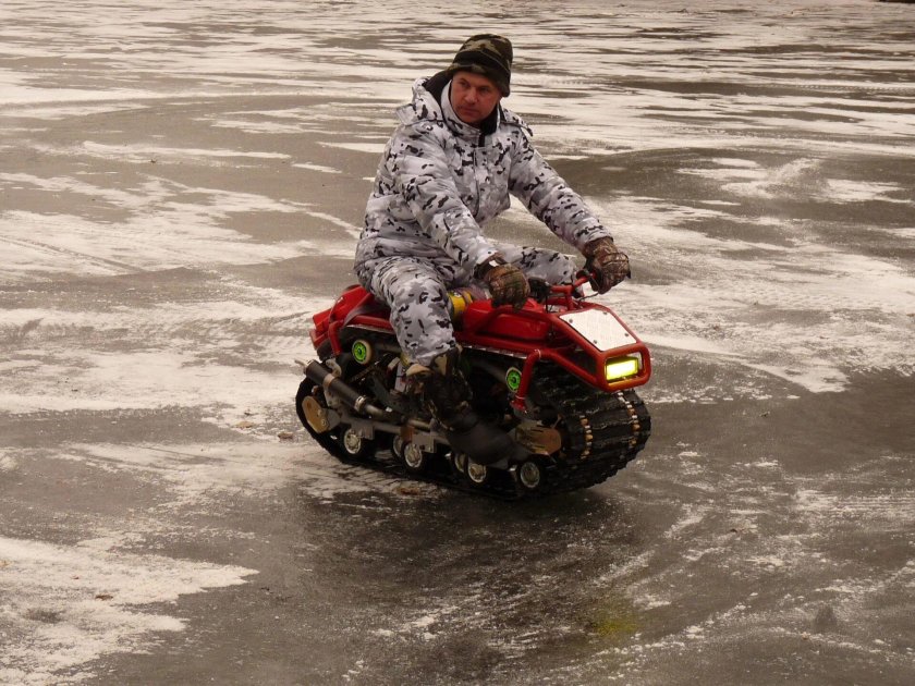 Гусеничный мотовездеход Jet Snow