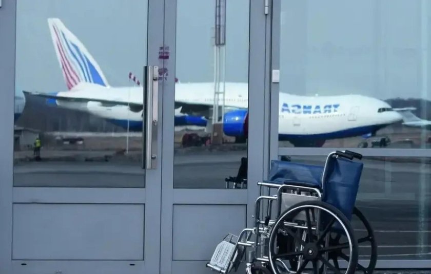 Инвалид в самолете