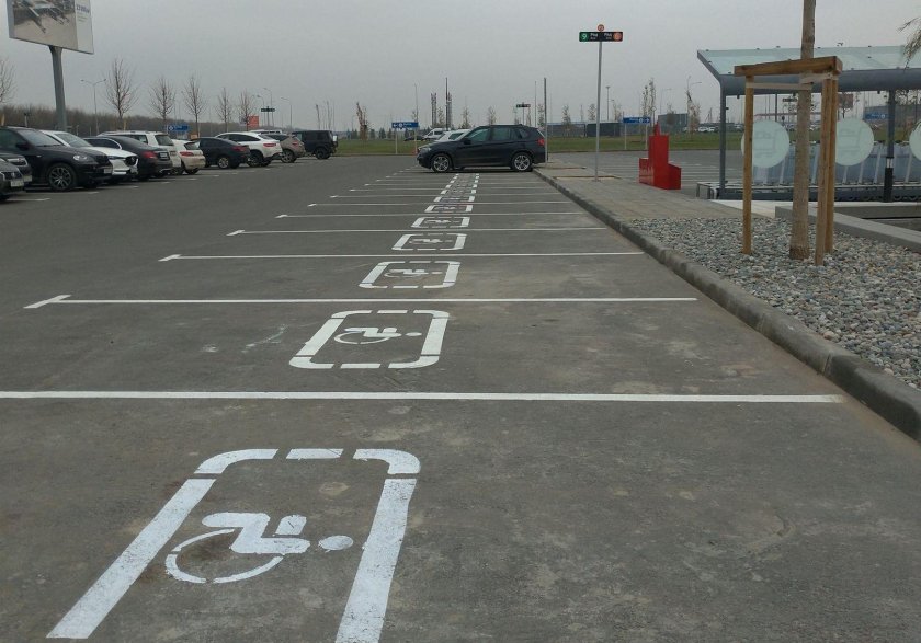 Стоянка для инвалидов в аэропорту Домодедово