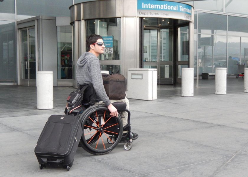Инвалидная коляска в аэропорту