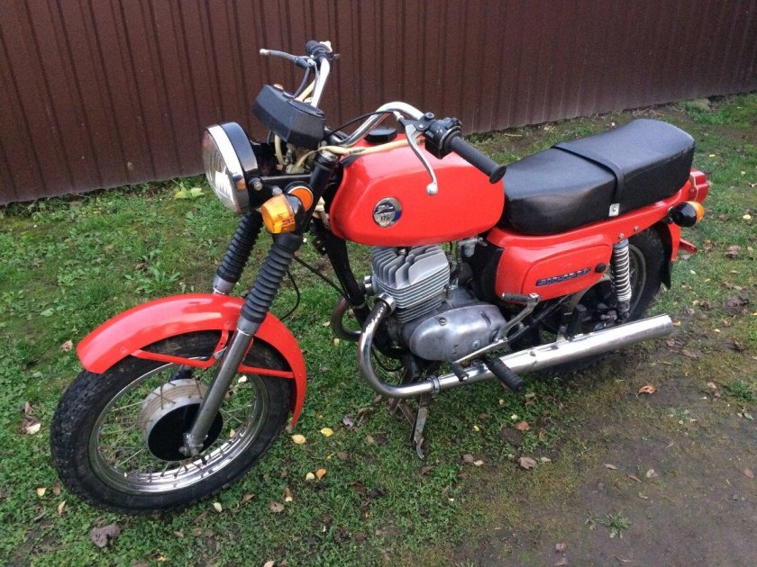 Мотоцикл Восход 3м красный