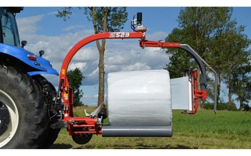 Прицепной обмотчик рулонов Metal-fach z-237