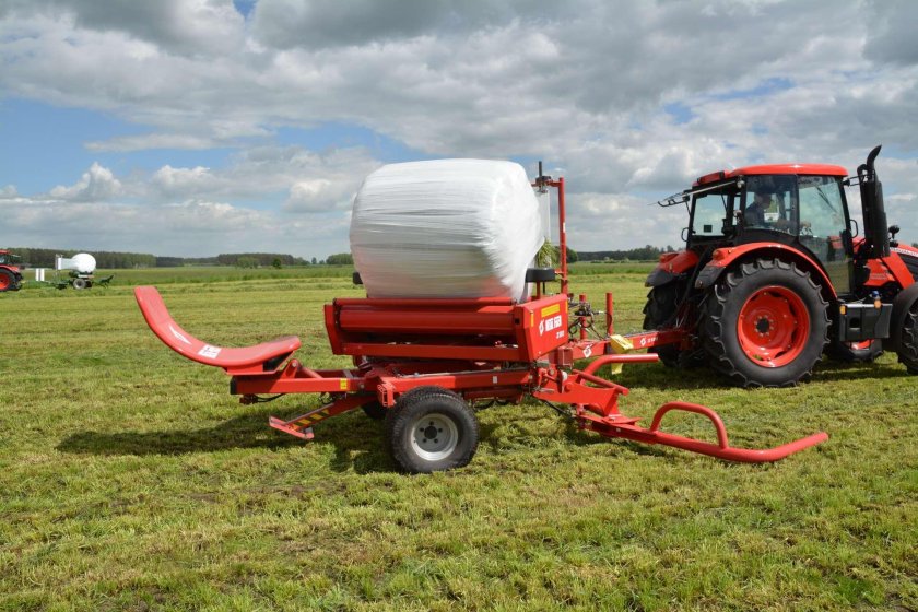 Обмотчик рулонов сенажа