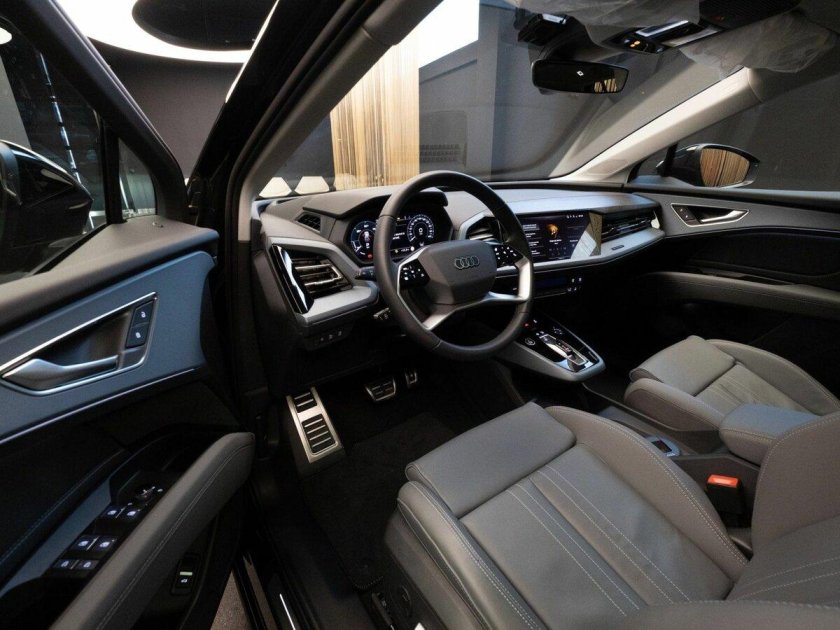 Audi q5 e-tron 2022 салон