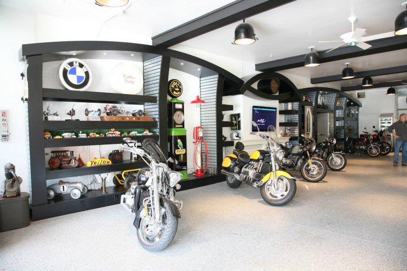 Гараж мастерская для мотоцикла