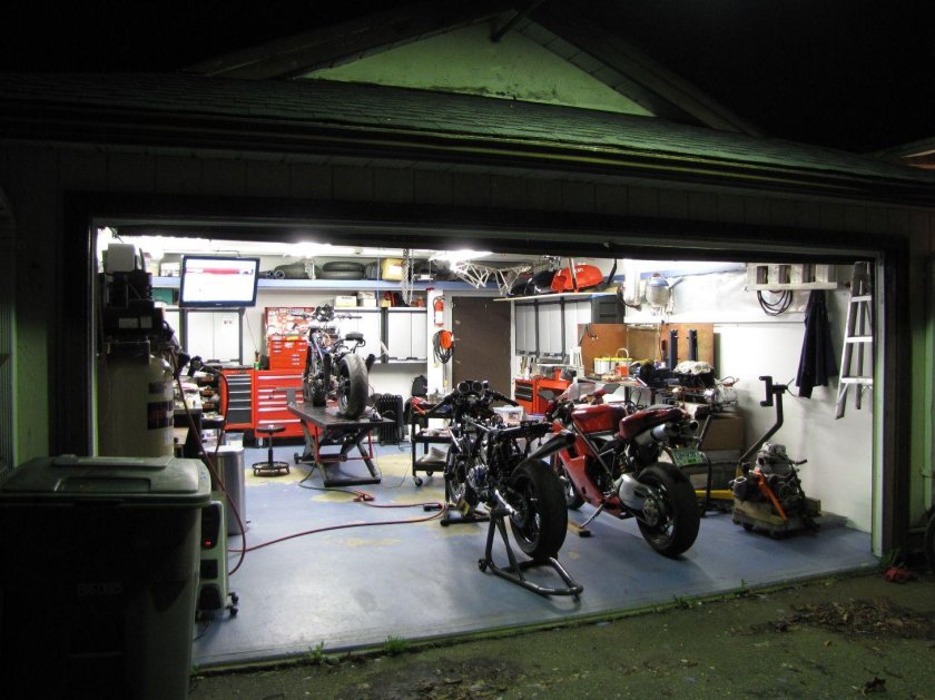 Гараж для мотоцикла большой