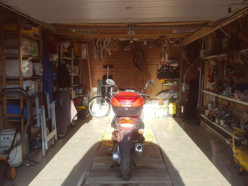 Гараж для мопеда