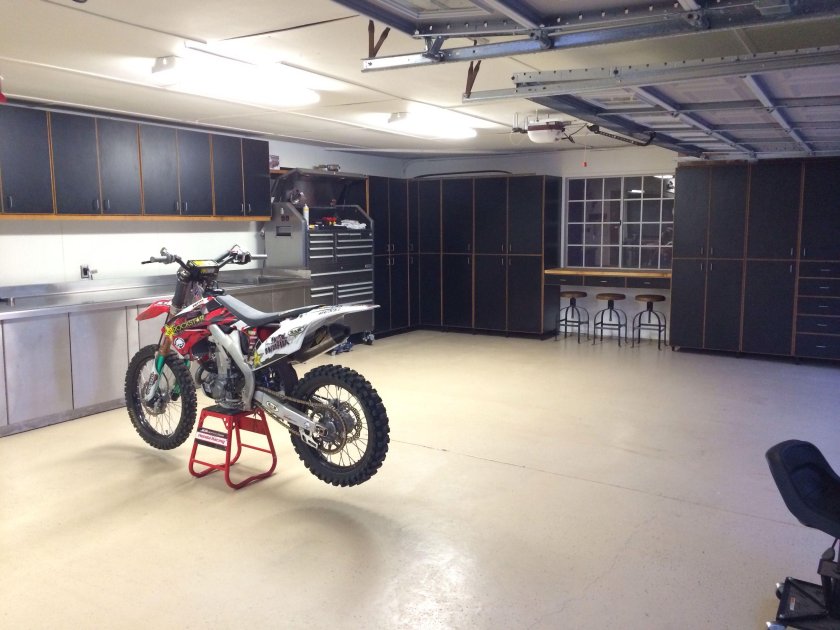 Красивые гаражи для мотоциклов