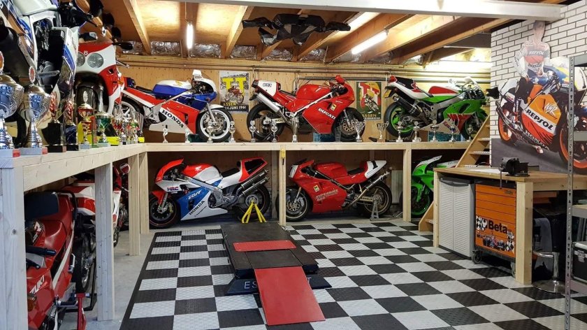 Гараж для мотоцикла