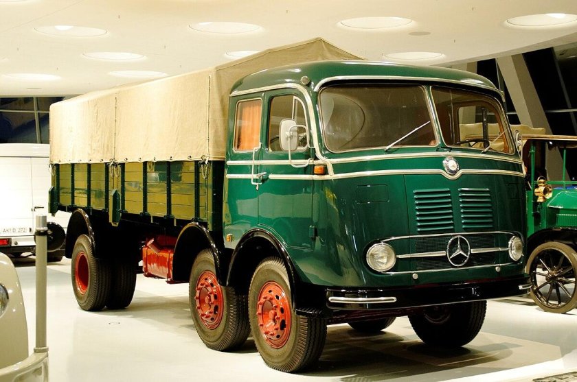 Мерседес-Бенц Mercedes-Benz LP 1620