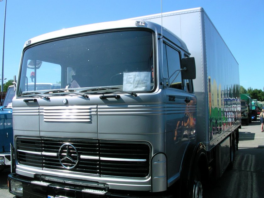 Mercedes-Benz LP 2232