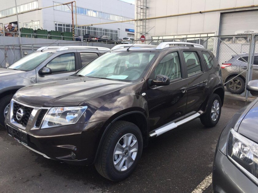 Ниссан Террано коричневый