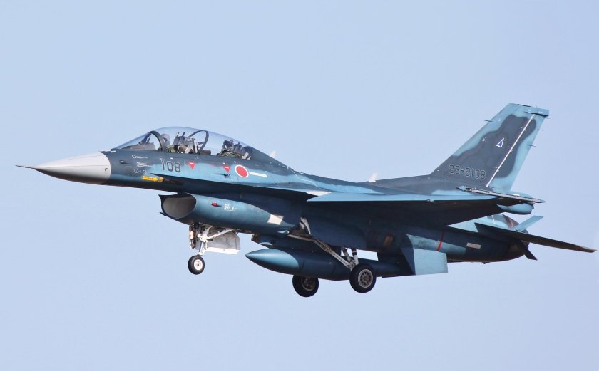 Mitsubishi f-2 и f-16