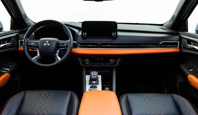 Митсубиси Аутлендер 2021 салон