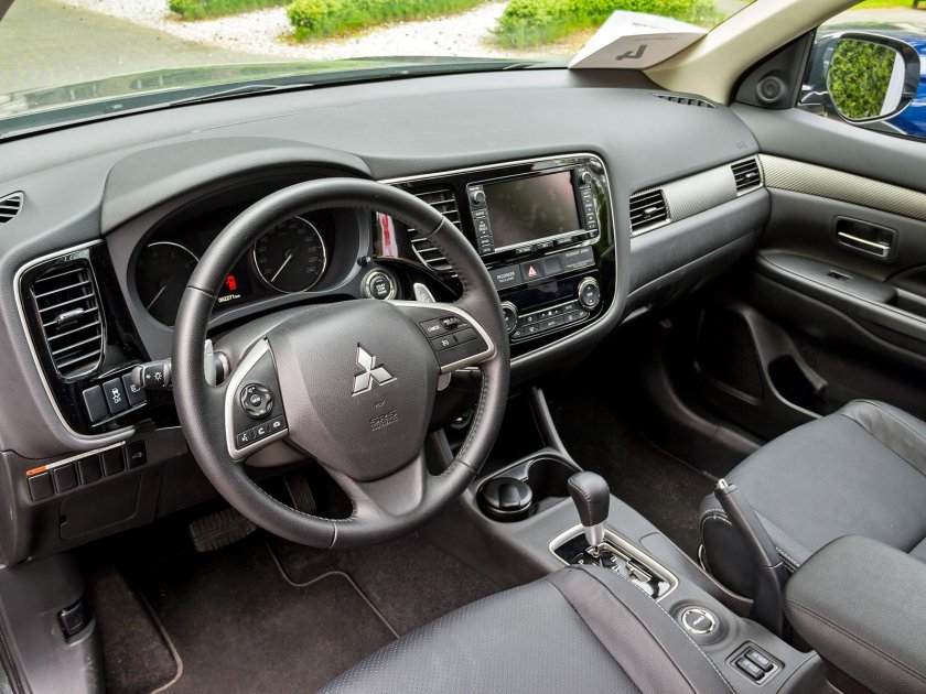 Митсубиси Аутлендер 3 салон