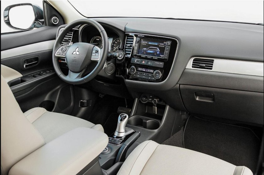 Mitsubishi Outlander PHEV салон