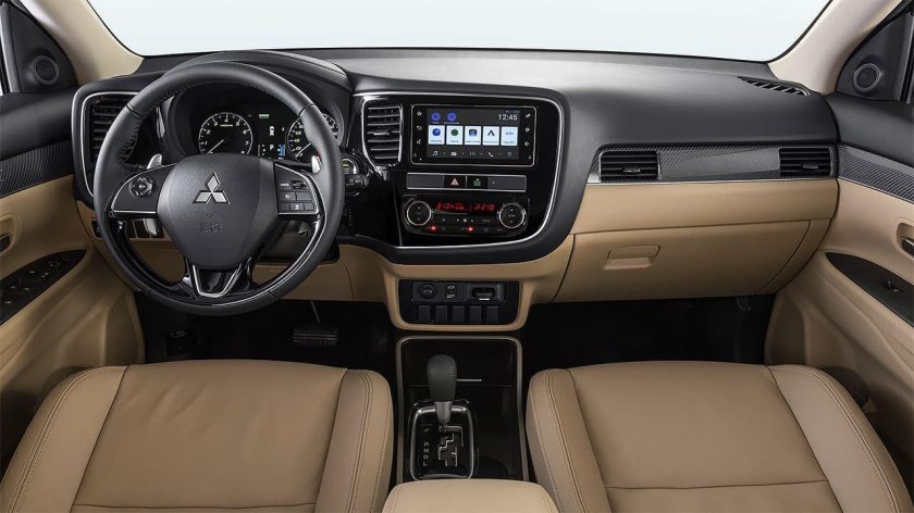 Митсубиси Аутлендер 2020 салон