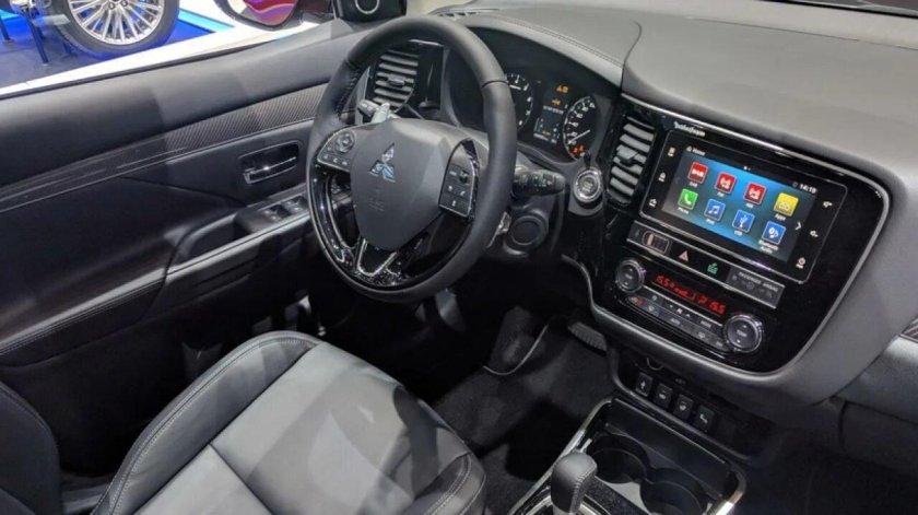 Mitsubishi Outlander 2021 салон
