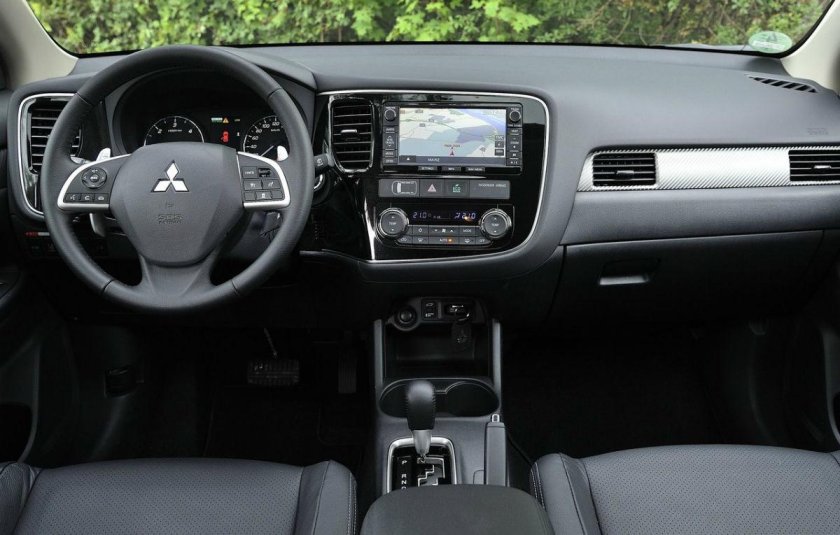 Митсубиси Аутлендер 3 салон