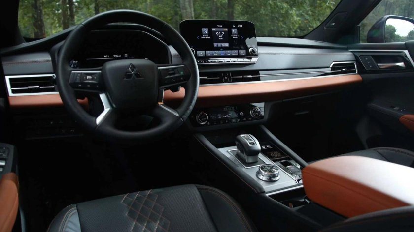 Mitsubishi Outlander 2023 Interior