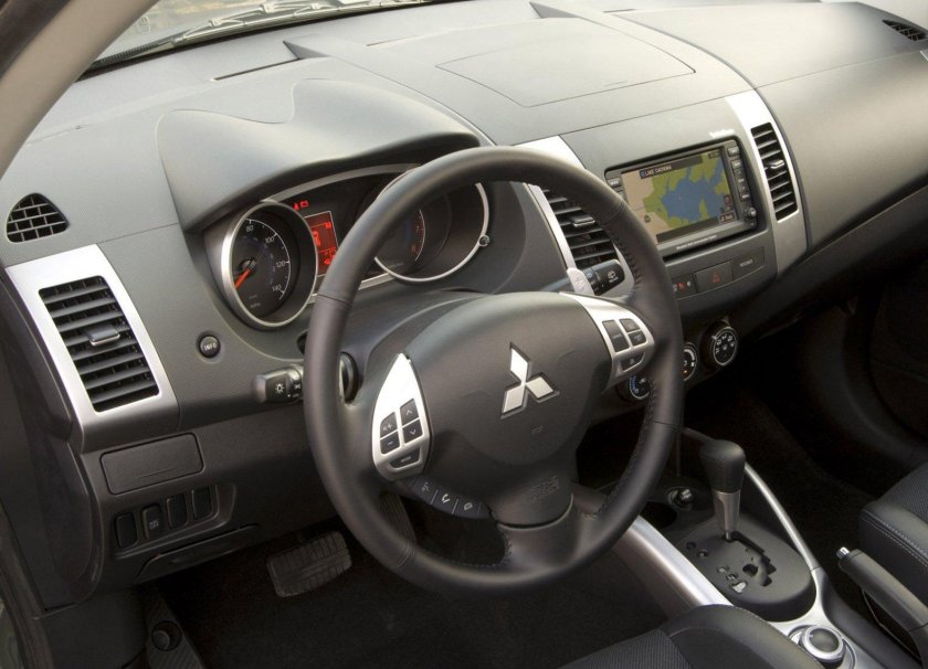 Mitsubishi Outlander 2008 салон