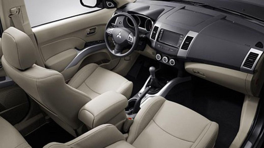 Мицубиси Аутлендер 2007 салон