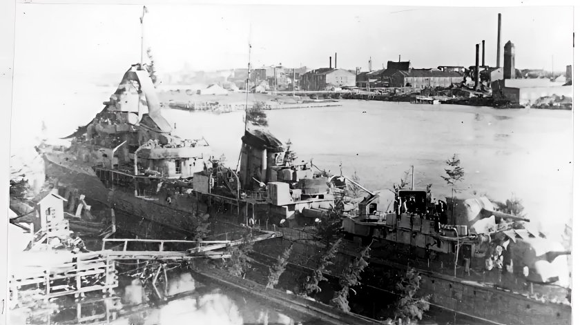 Крейсер Киров 1942 Ленинград