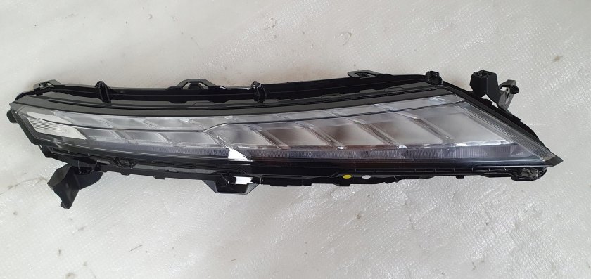 Правая фара на Митсубиси Эклипс кросс 8301d072